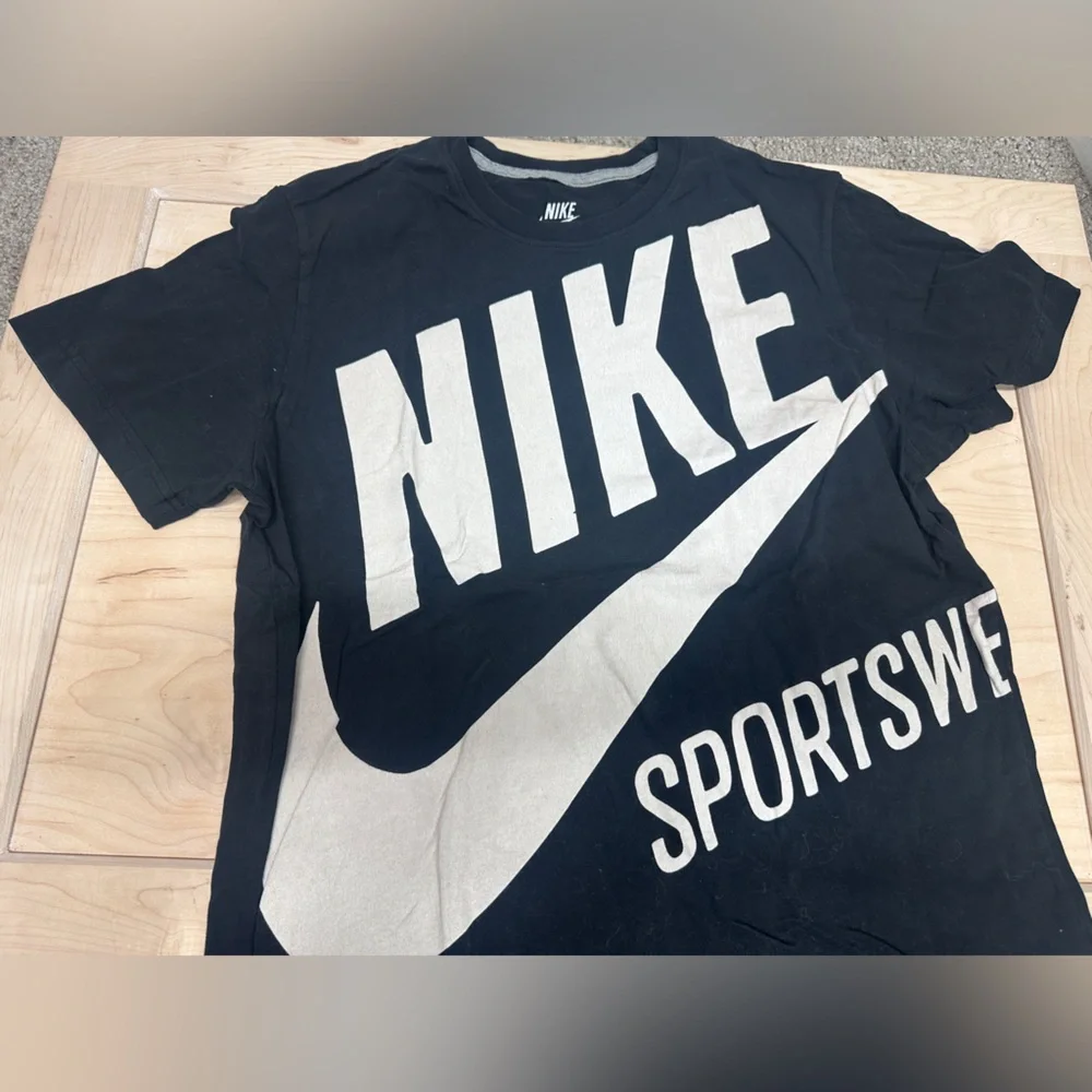 Nike Logo Tshirt - Picture 6 of 6